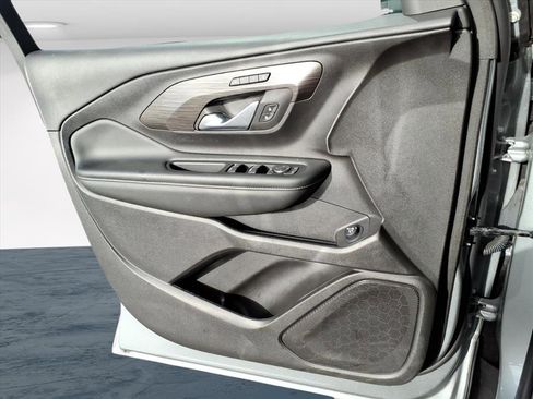 Used 2024 GMC Terrain SLT image 26