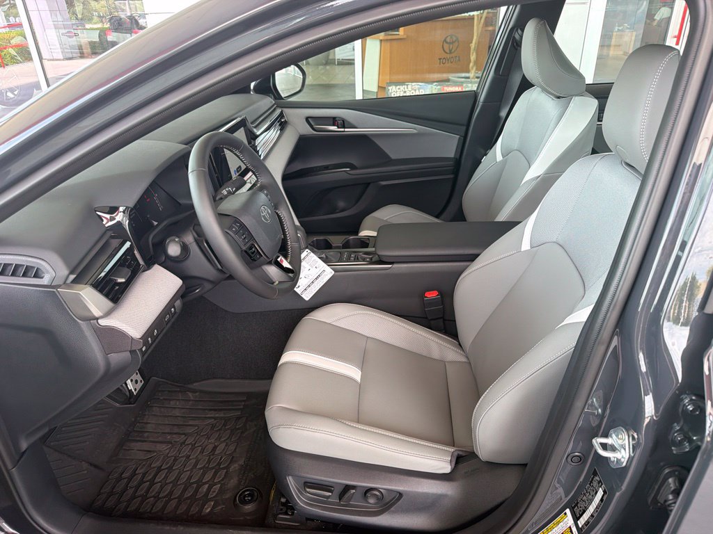 Used 2026 Toyota Camry SE FWD image 24