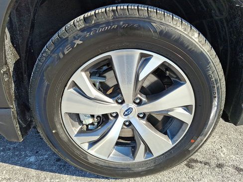 Certified 2025 Subaru Ascent Premium image 9