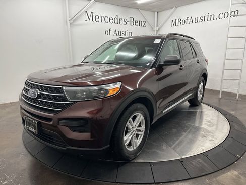 Used 2020 Ford Explorer XLT image 3