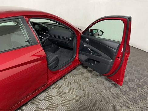 New 2025 Hyundai Elantra SE image 34