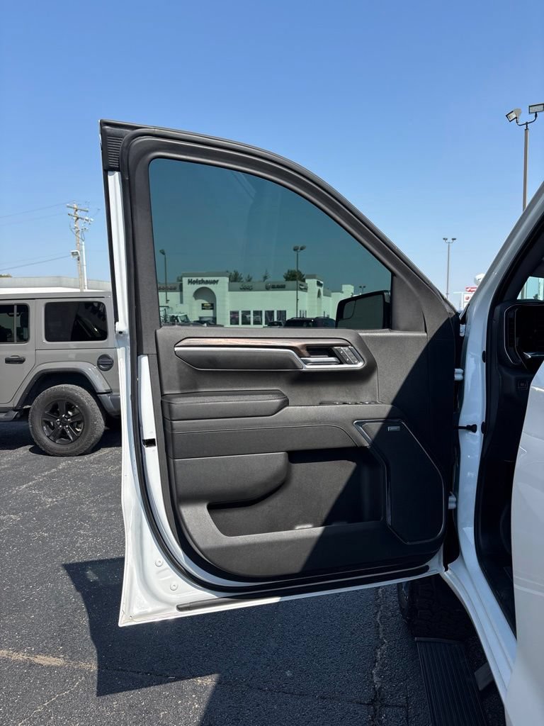Used 2023 GMC Sierra 1500 SLT w/ SLT Convenience Package AWD/4WD image 18