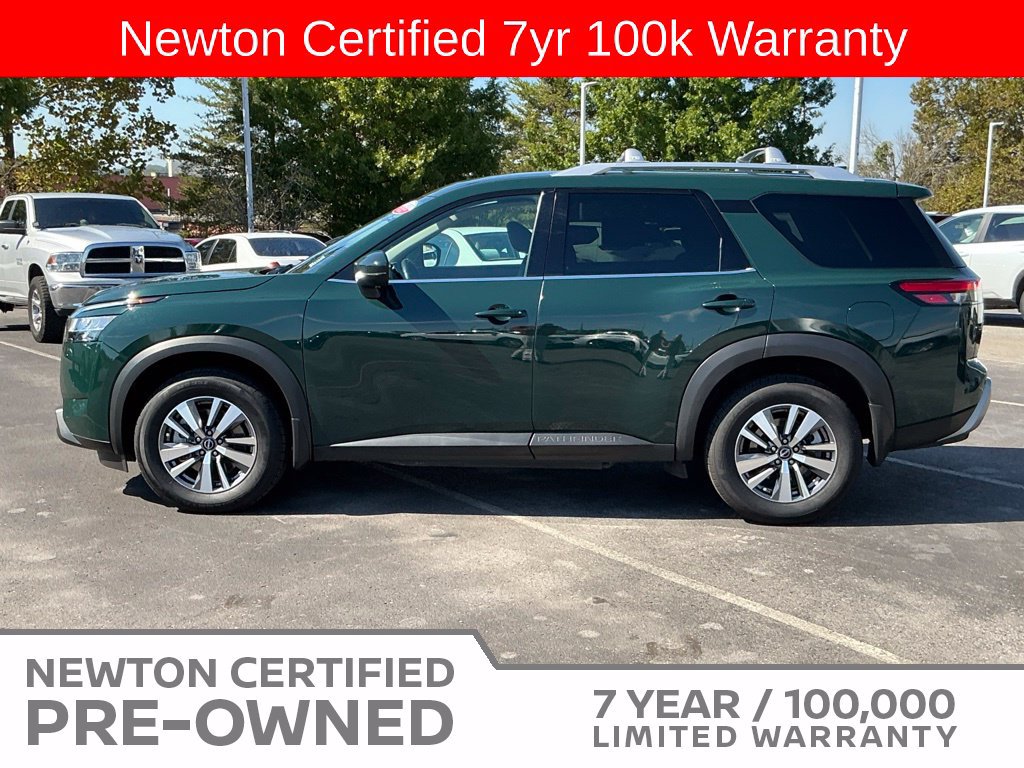Used 2023 Nissan Pathfinder SL AWD/4WD image 3