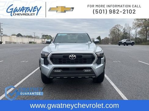 Used 2024 Toyota Tacoma TRD Off-Road image 2