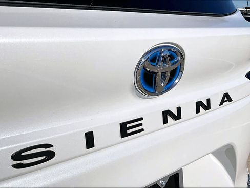 Used 2023 Toyota Sienna XLE image 31