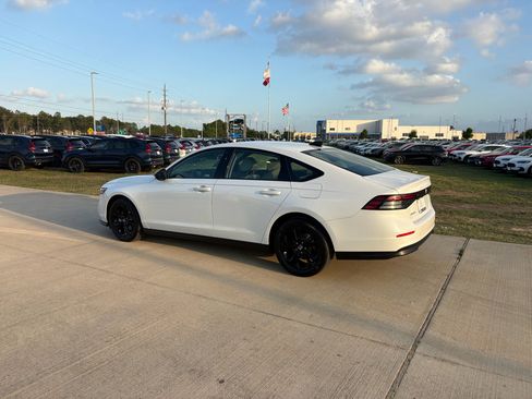 Used 2025 Honda Accord SE image 6