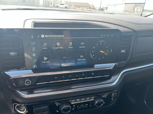 Used 2025 Chevrolet Silverado 1500 LT AWD/4WD image 16