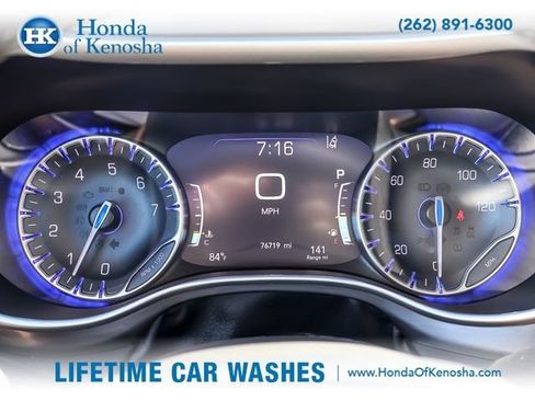 Used 2024 Chrysler Pacifica Touring-L FWD image 15