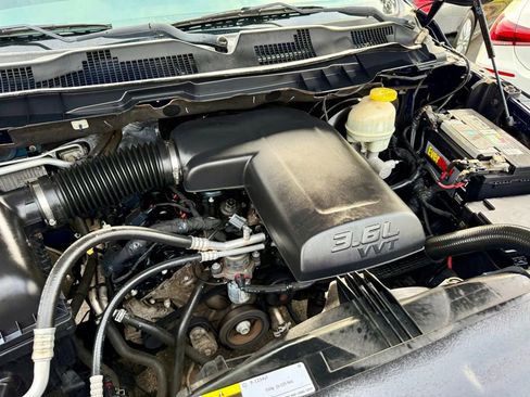Used 2017 RAM 1500 Express RWD image 5