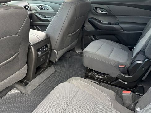 Used 2023 Chevrolet Traverse LT image 15