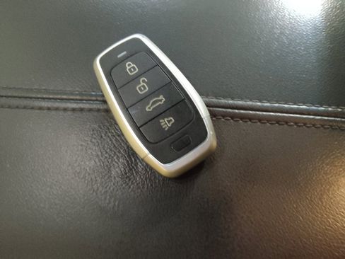 Used 2018 Chevrolet Malibu LT image 32