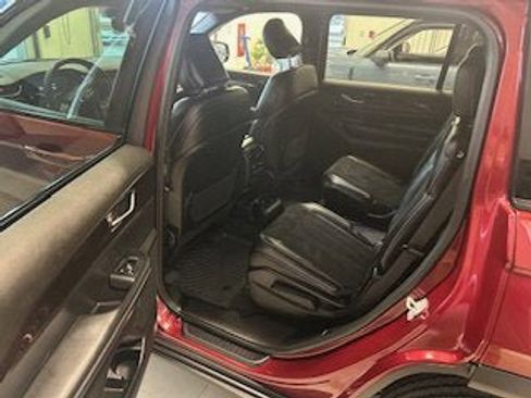 Used 2023 Jeep Grand Cherokee L Laredo image 6