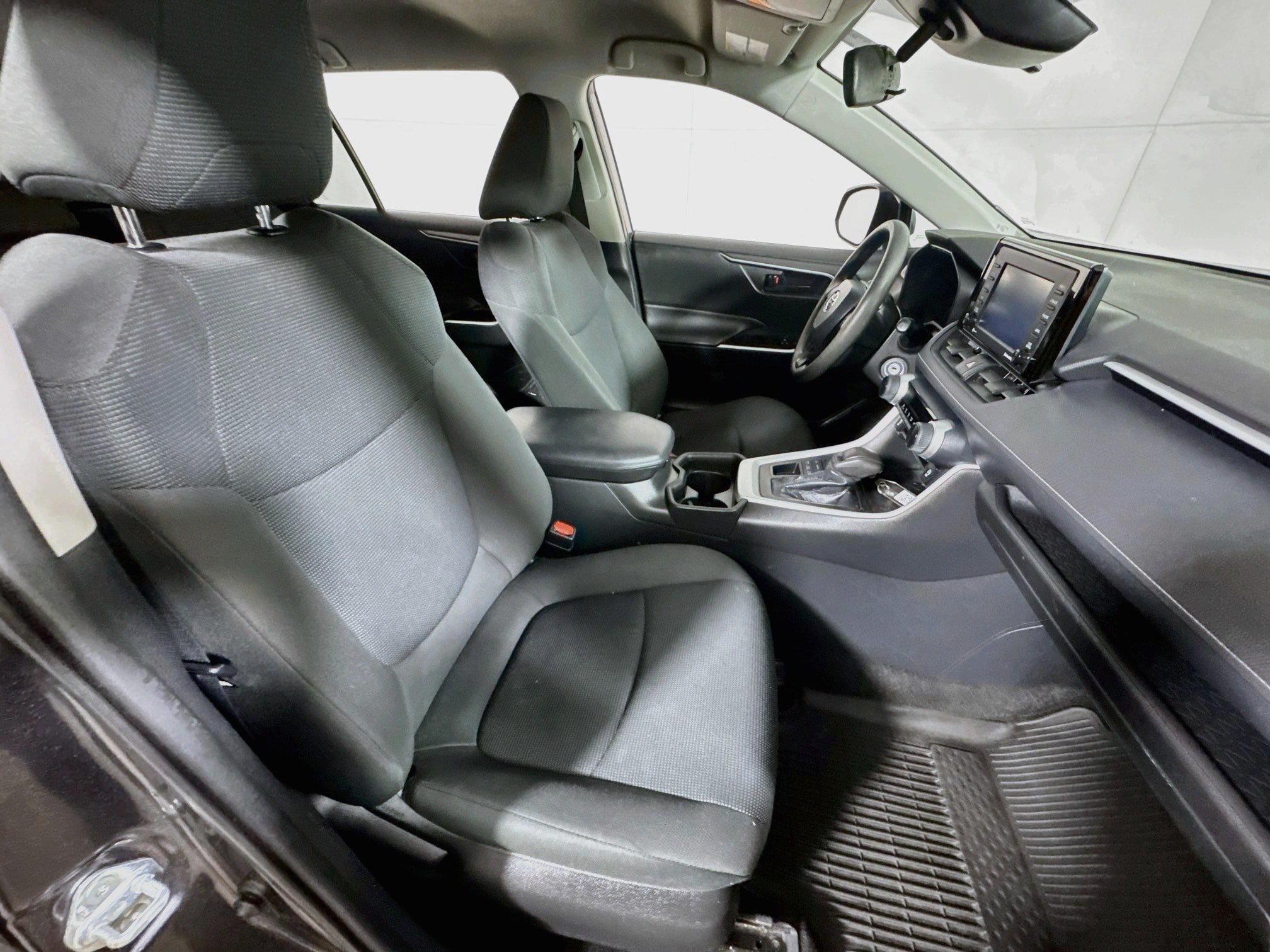 Used 2021 Toyota RAV4 LE AWD/4WD image 24