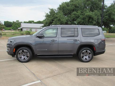 Used 2024 Jeep Wagoneer Series II AWD/4WD image 2