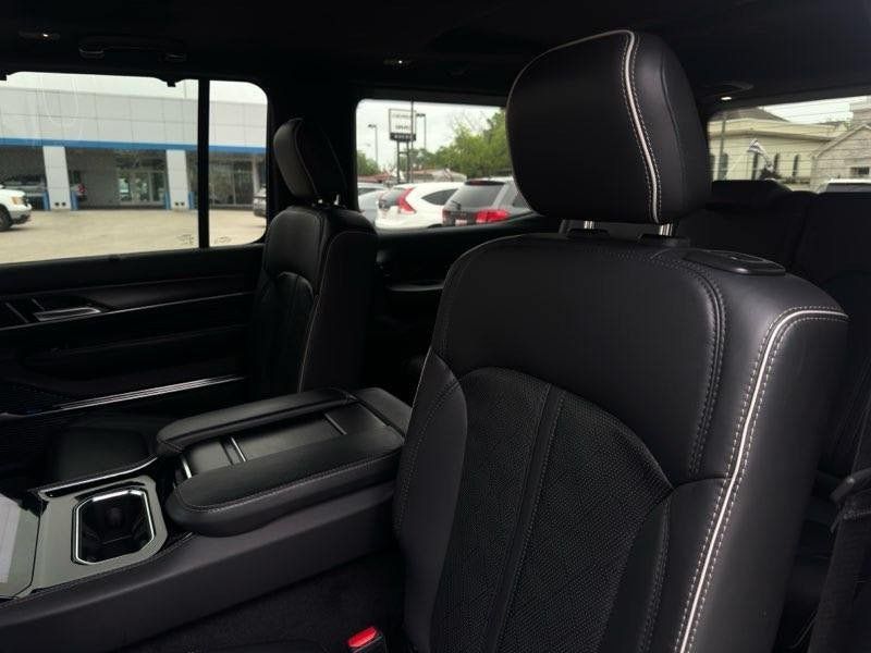 Used 2024 Jeep Grand Wagoneer Series II Obsidian w/ Quick Order Packagew 28T AWD/4WD image 26