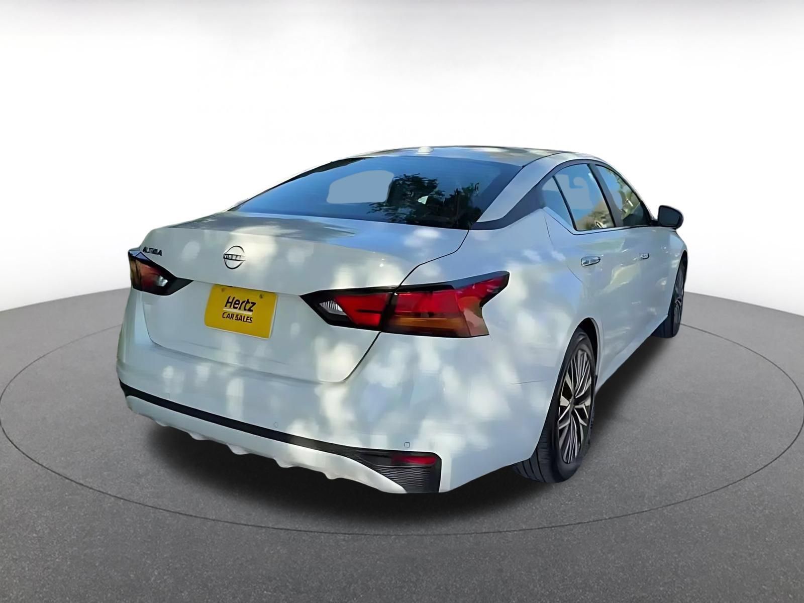 Used 2025 Nissan Altima 2.5 SV FWD image 13