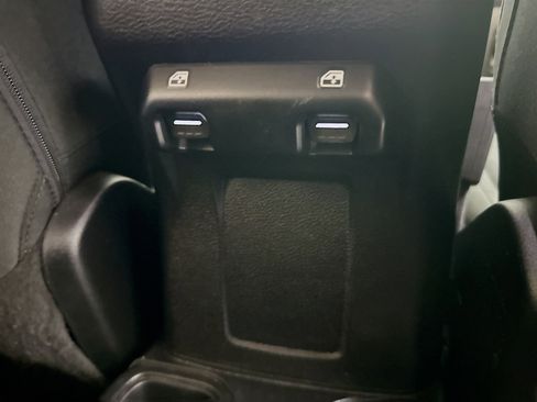 Used 2018 Jeep Wrangler Unlimited Sport S image 31