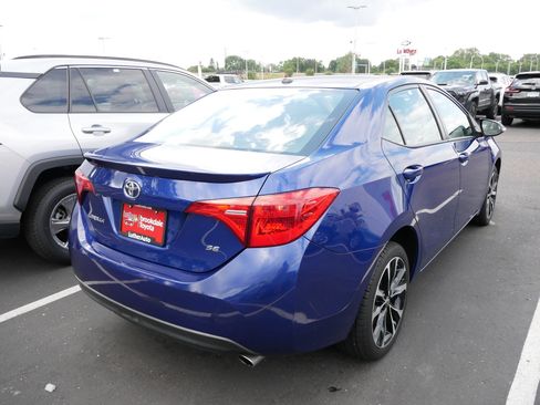 Used 2017 Toyota Corolla SE w/ SE Premium Package FWD image 5