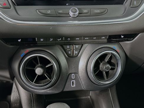 Used 2025 Chevrolet Blazer LT image 22