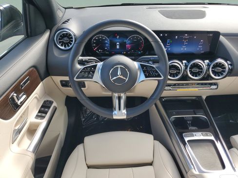 Certified 2025 Mercedes-Benz GLA 250 image 8