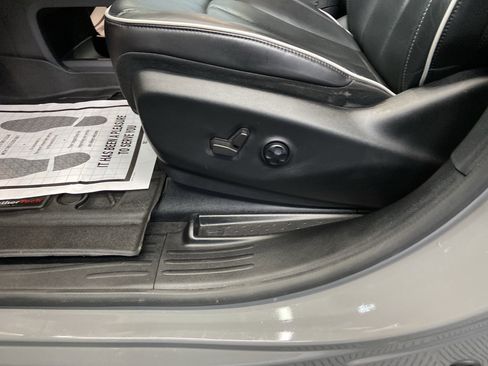 Used 2022 Chrysler Pacifica Limited w/ S Appearance Package image 13