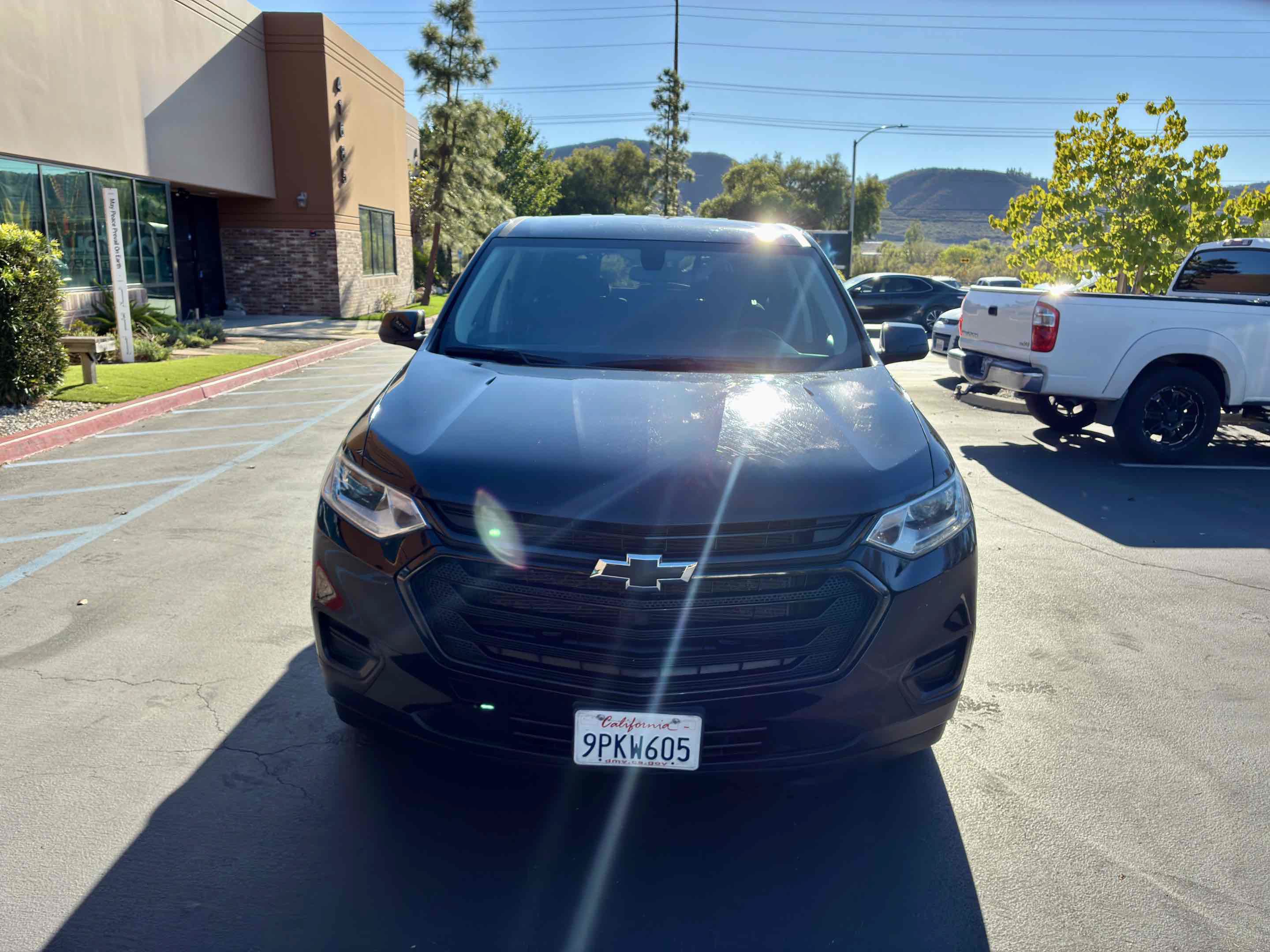 Used 2021 Chevrolet Traverse LS w/ LPO, Black Accent Package FWD image 5