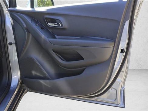 Used 2020 Chevrolet Trax LS w/ Tint and Cruise Package FWD image 29
