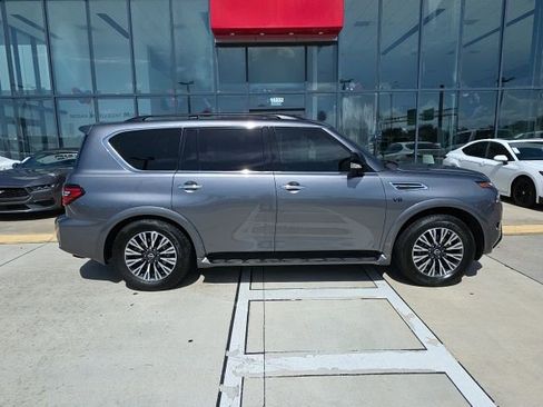 Used 2022 Nissan Armada SL w/ Midnight Edition Package RWD image 3