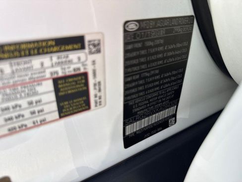 Used 2019 Land Rover Discovery SE AWD/4WD image 38