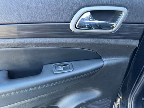 Certified 2021 Jeep Grand Cherokee Laredo image 16