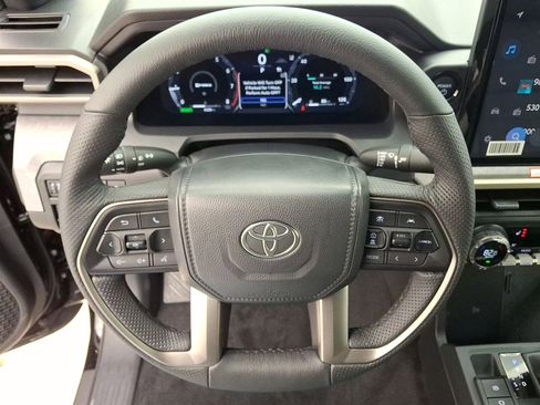 Used 2025 Toyota Tacoma Trailhunter image 16