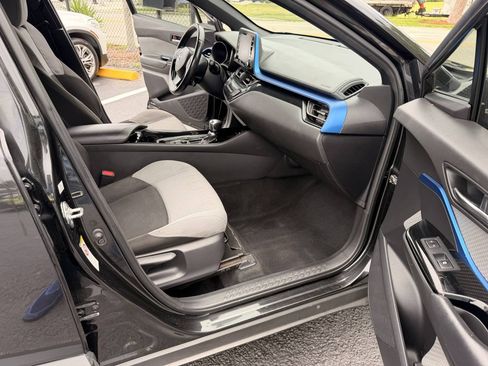 Used 2019 Toyota C-HR XLE FWD image 12