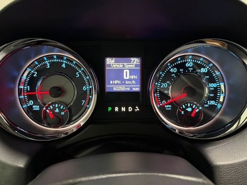 Used 2015 Chrysler Town & Country Touring w/ Driver Convenience Group FWD image 16