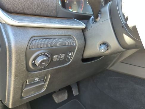 Certified 2023 Jeep Wagoneer Series III w/ Preferred Equipment Group AWD/4WD image 14