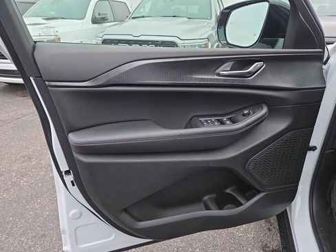 New 2025 Jeep Grand Cherokee L Altitude image 5