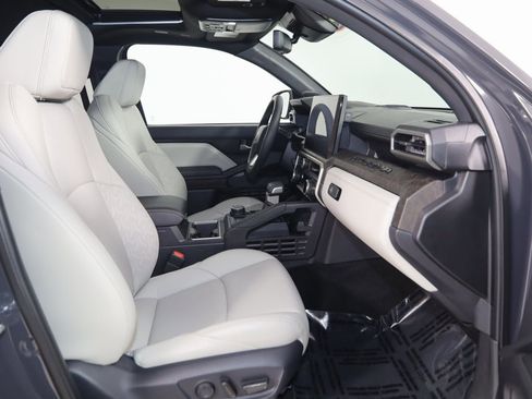 Used 2025 Toyota Tacoma Limited image 13