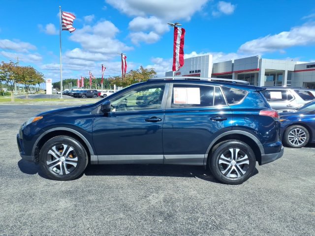 Used 2017 Toyota RAV4 LE FWD image 3