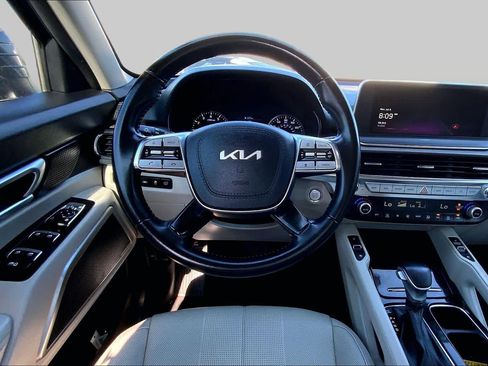 Used 2022 Kia Telluride EX w/ EX Premium Package FWD image 6