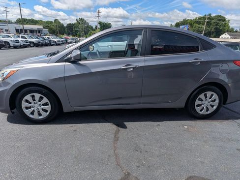 Used 2016 Hyundai Accent SE FWD image 4
