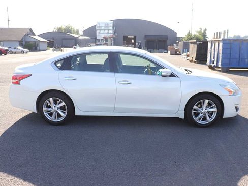Used 2015 Nissan Altima 2.5 SL w/ Moonroof Package FWD image 4