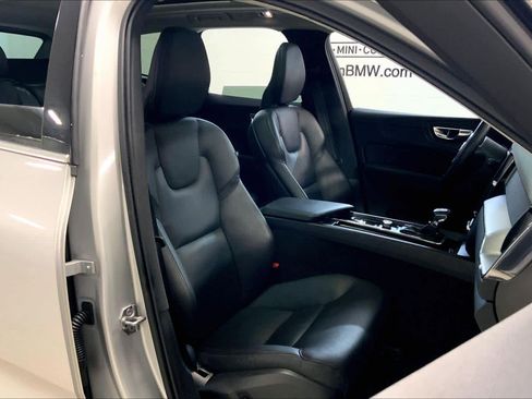 Used 2019 Volvo XC60 T6 Momentum w/ Premium Package image 8