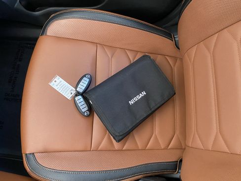 Used 2019 Nissan Rogue SL w/ Premium Package AWD/4WD image 9