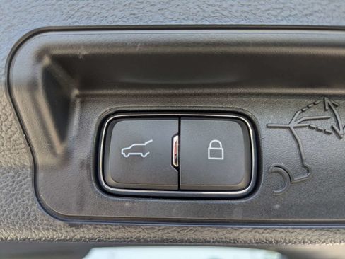 Used 2021 Ford Explorer XLT RWD image 14