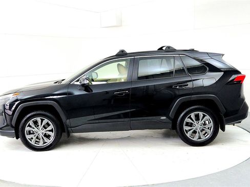 Used 2023 Toyota RAV4 XLE Premium image 3