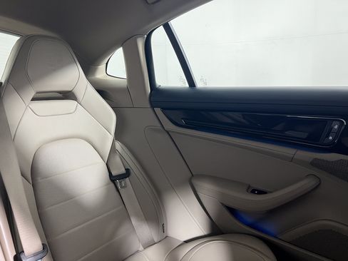 Certified 2025 Porsche Panamera image 17