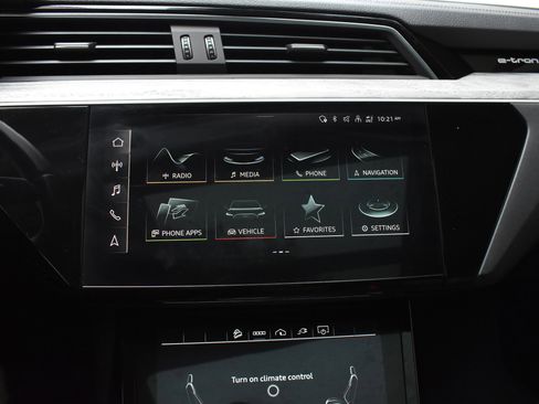 Used 2021 Audi e-tron Premium w/ Convenience Plus Package image 34