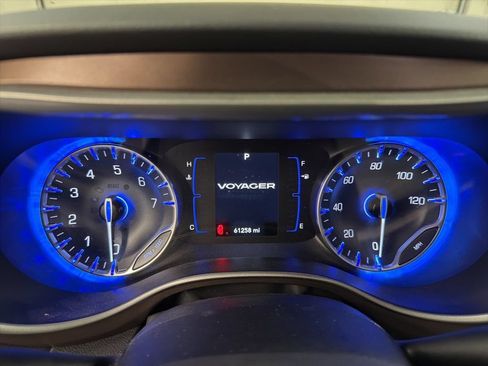 Used 2024 Chrysler Voyager LX FWD image 21