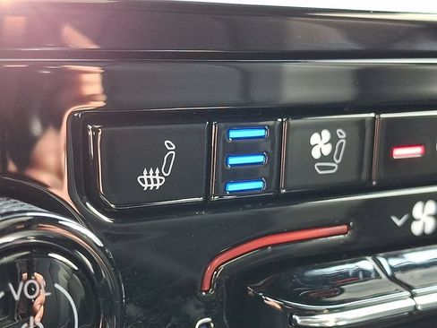 Certified 2023 Jeep Grand Cherokee Overland w/ Luxury Tech Group IV AWD/4WD image 25