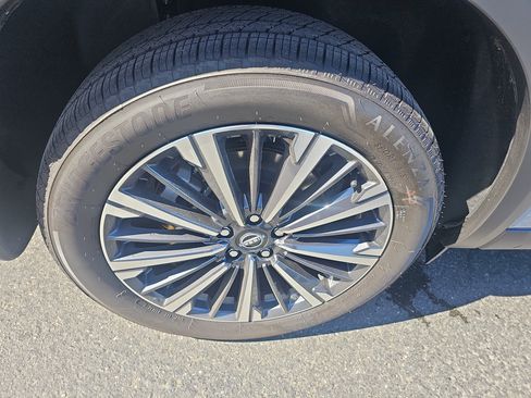 Used 2026 Nissan Pathfinder Platinum image 27