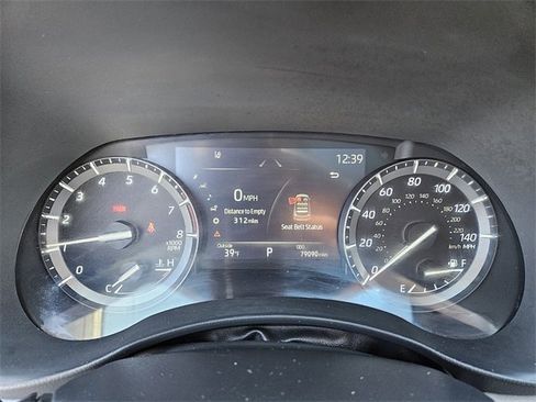 Used 2021 Toyota Highlander XLE image 29